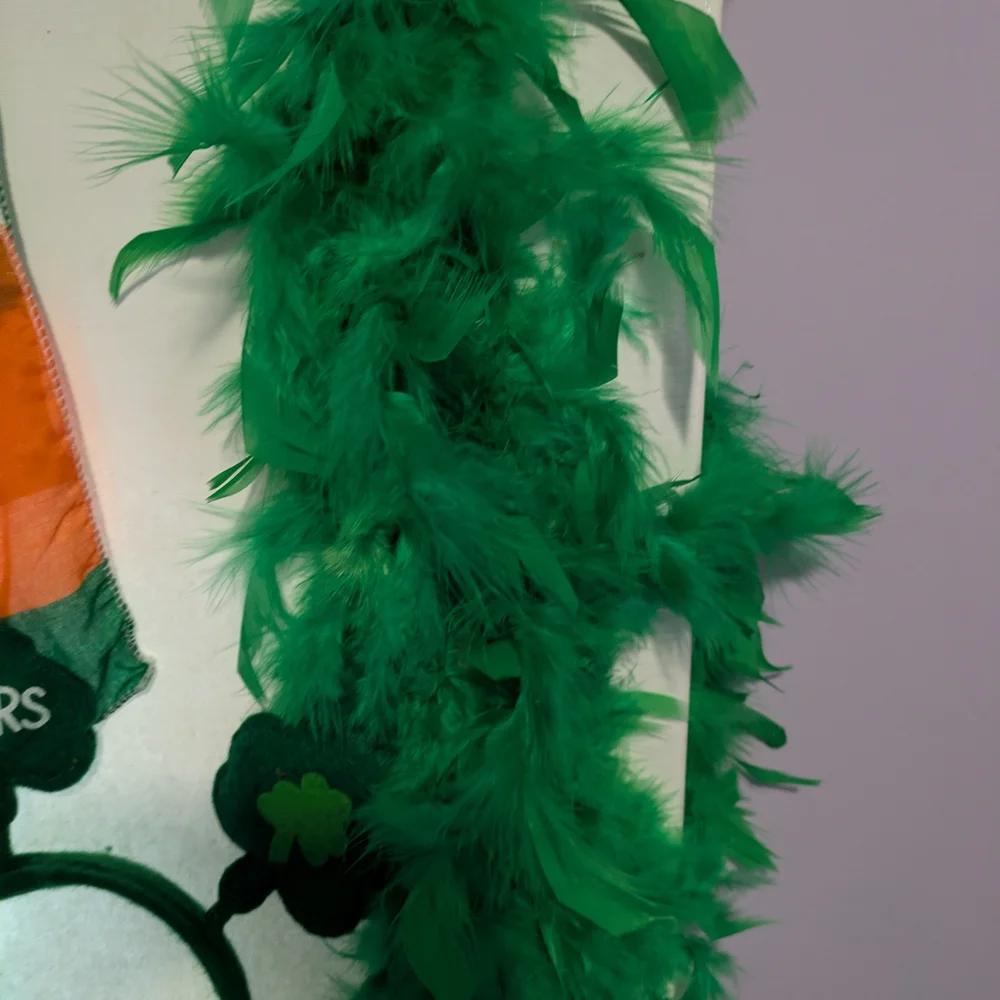 Green Mini Glitter Party Hats Set Scarf Feather Boa & Beads